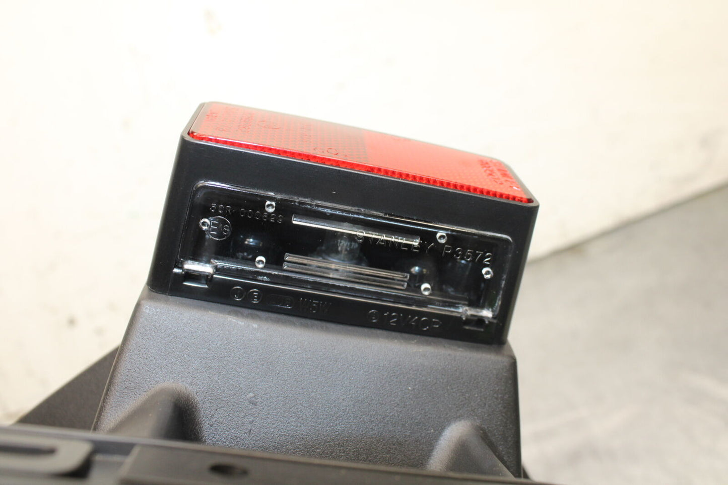 05-08 SUZUKI GSXR1000 REAR BACK FENDER MUD GUARD BB113