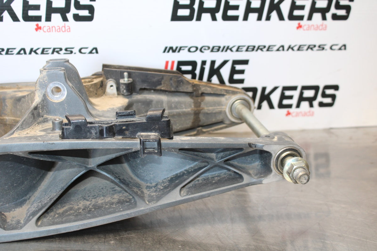17-22 KTM 390 DUKE REAR SWINGARM BACK SUSPENSION SWING ARM BB180