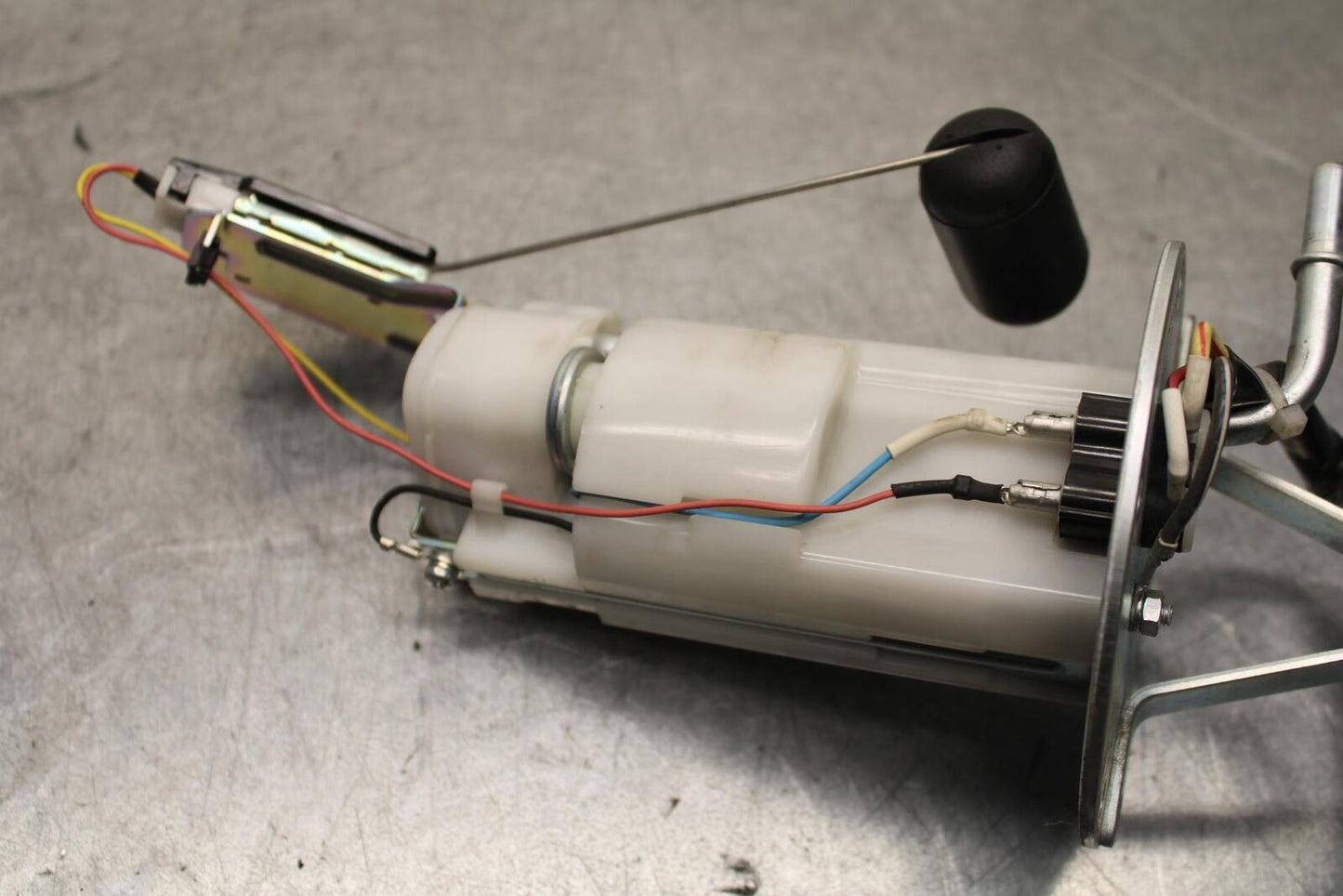 11-23 SUZUKI GSXR 750 FUEL PUMP GAS PETROL SENDER UNIT BB630
