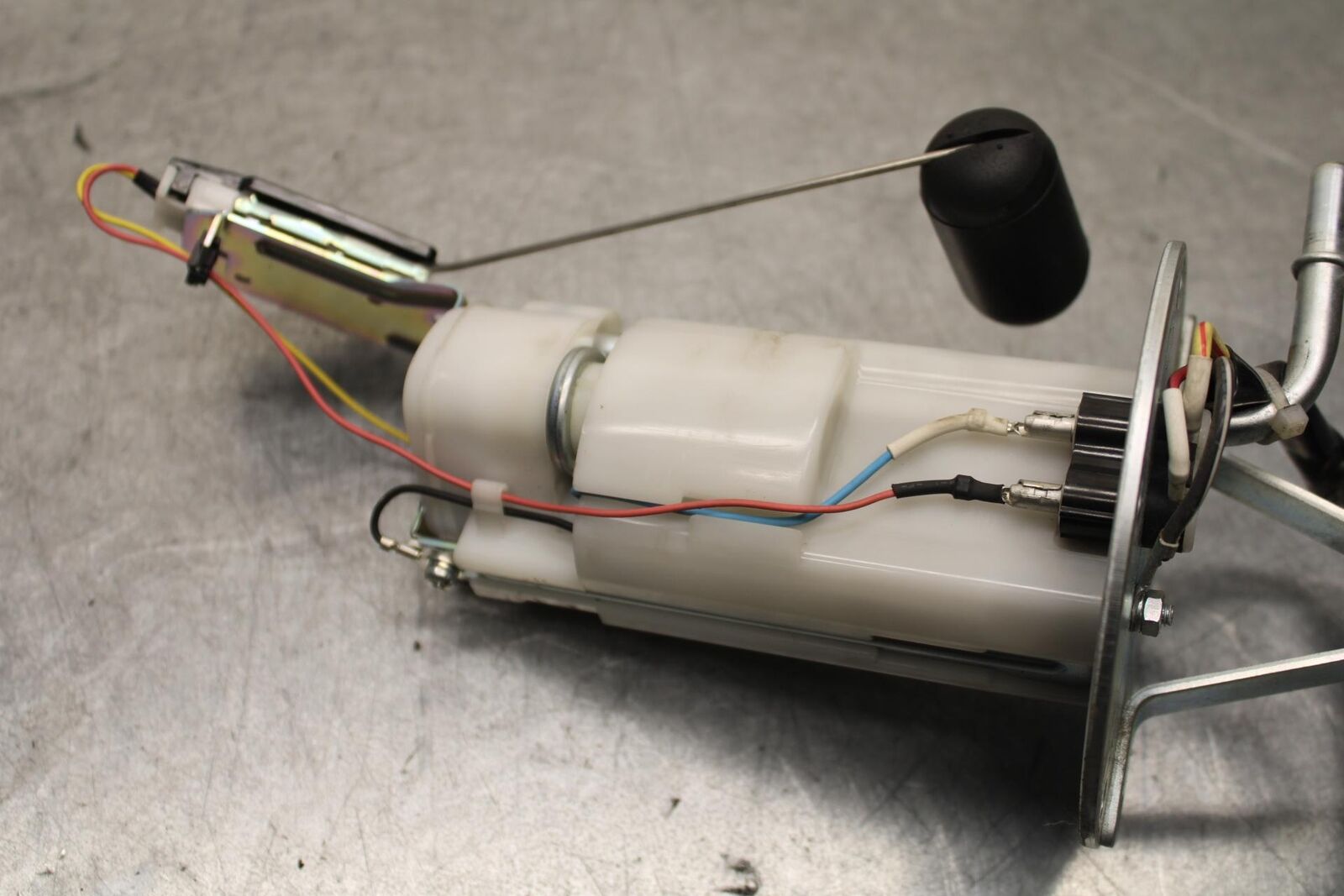 11-23 SUZUKI GSXR 750 FUEL PUMP GAS PETROL SENDER UNIT BB630