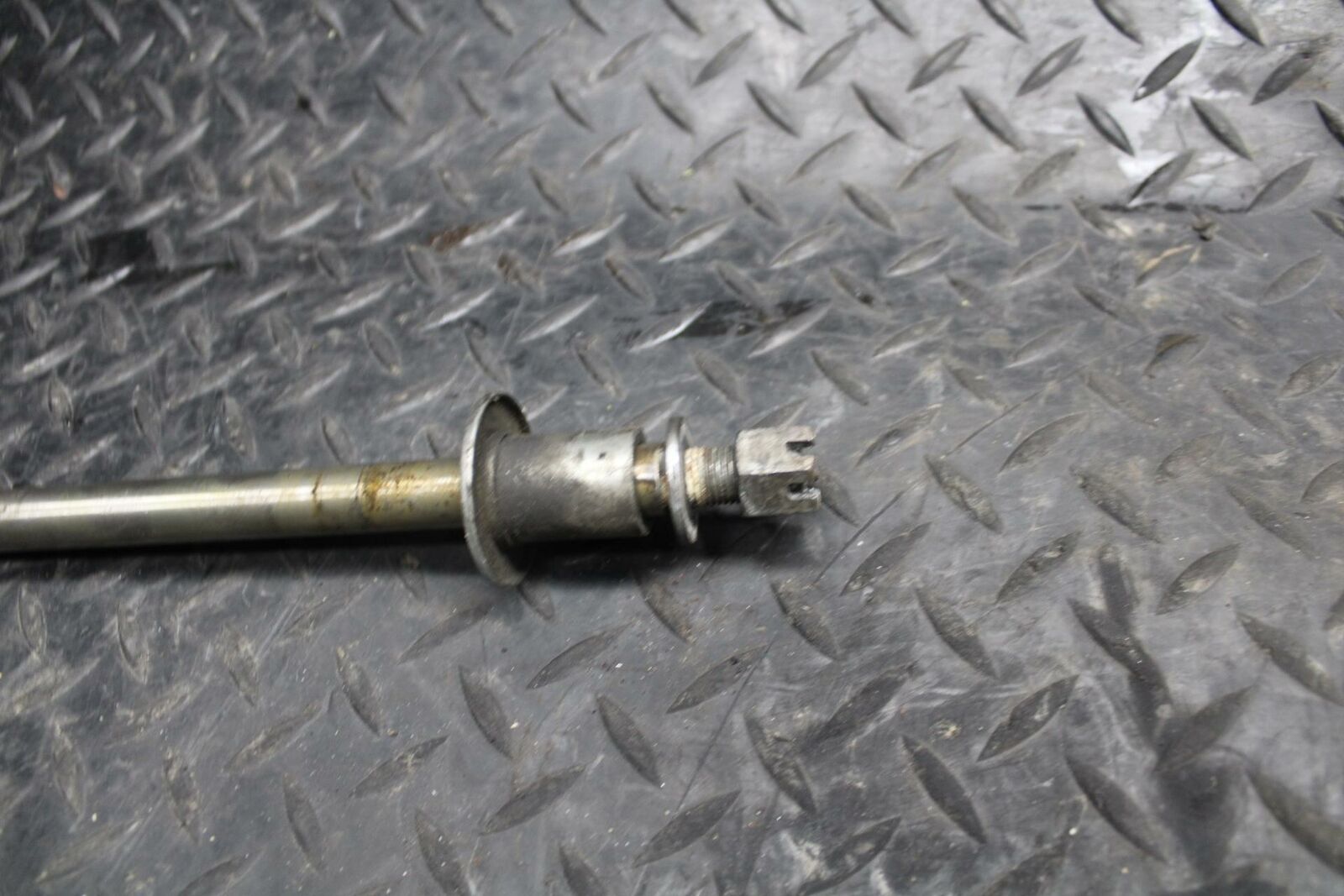 86 SUZUKI GS750ES FRONT WHEEL RIM AXLE PIVOT BOLT BB233