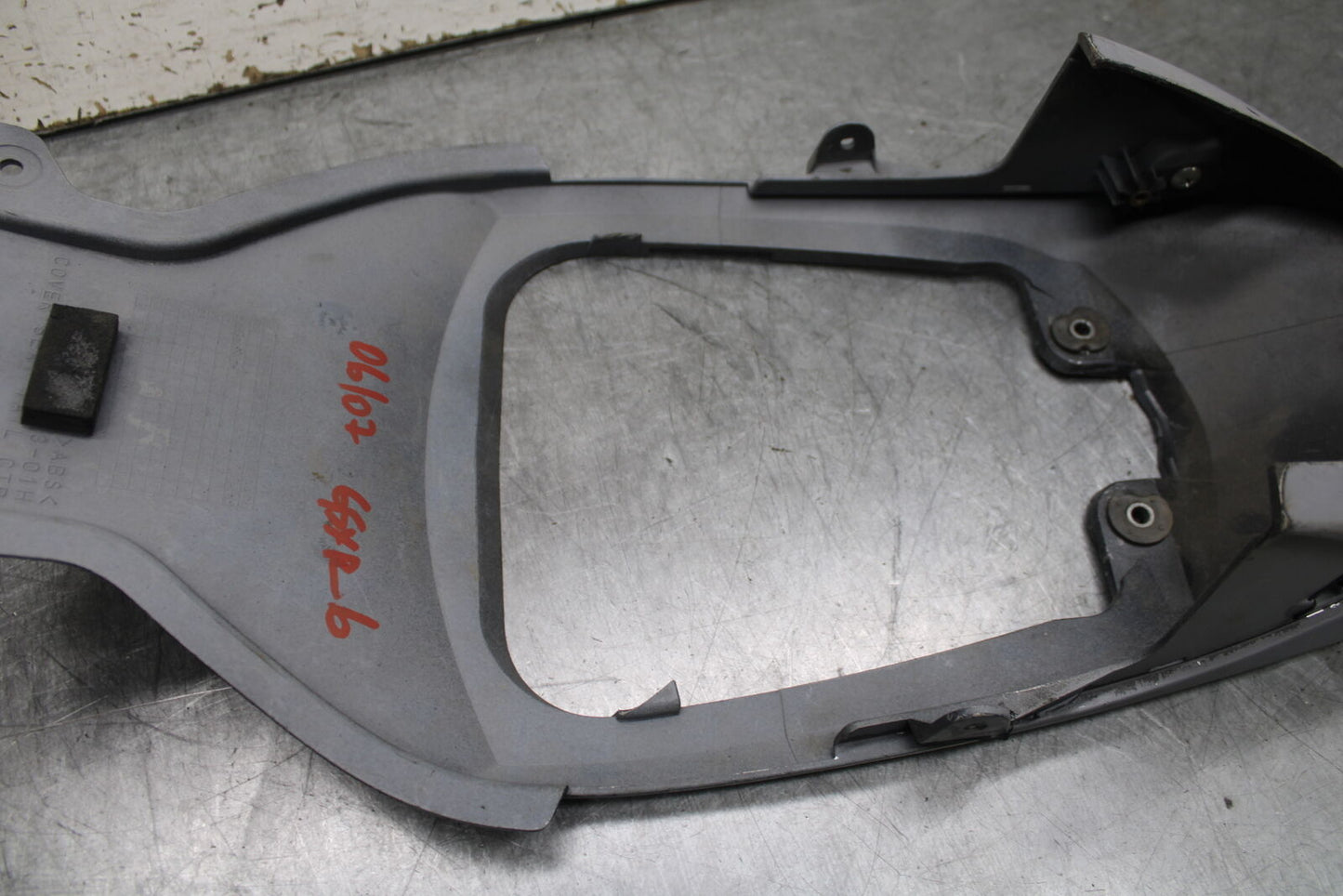 08-10 SUZUKI GSXR 600  CENTER REAR BACK TAIL FAIRING COWL BB101