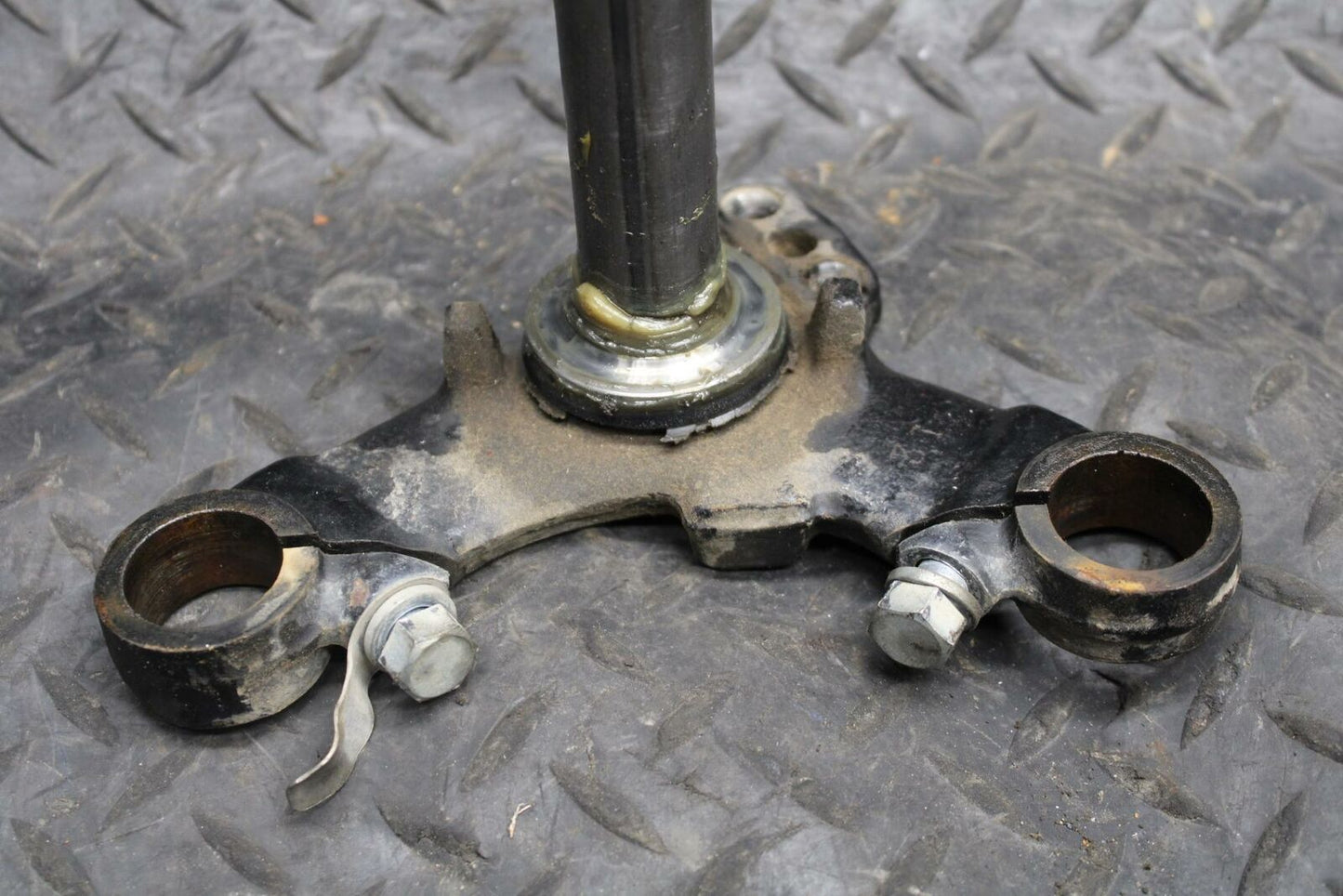 71 YAMAHA L5 FRONT FORKS LOWER UPPER TRIPLE TREE STEM CLAMP BB230