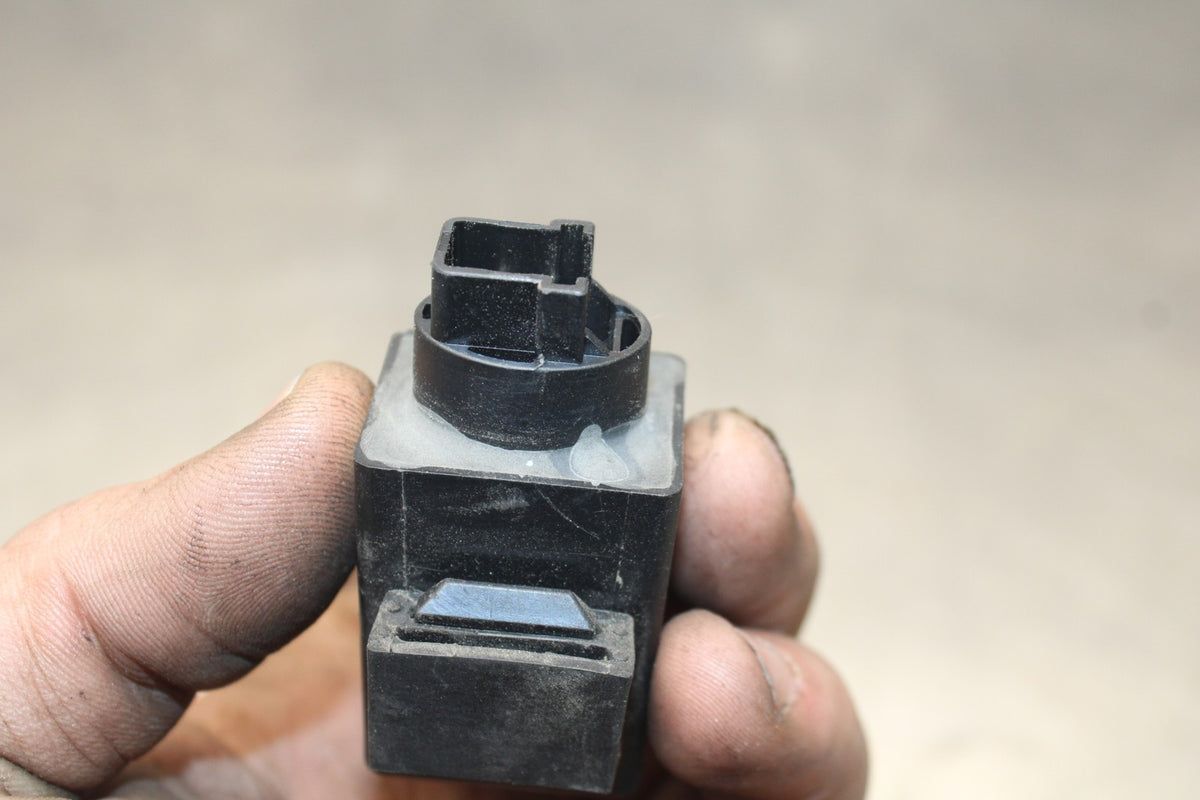 18 HONDA CB500F TURN SIGNAL BLINKER RELAY FLASHER SWITCH BB861