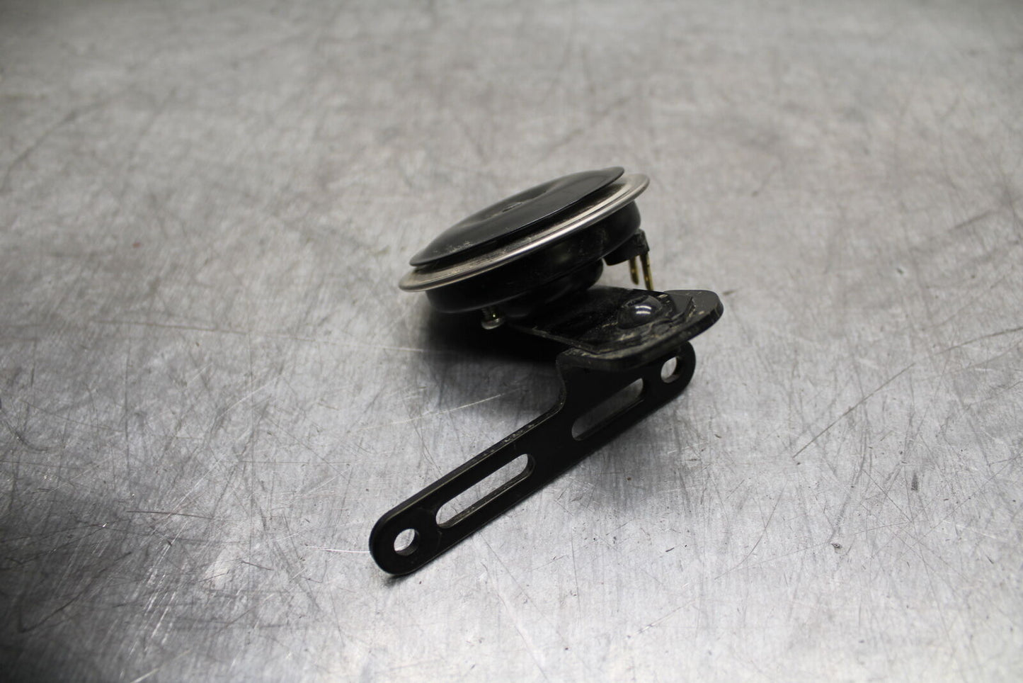 22-24 YAMAHA XSR900 HORN SIGNAL BB710