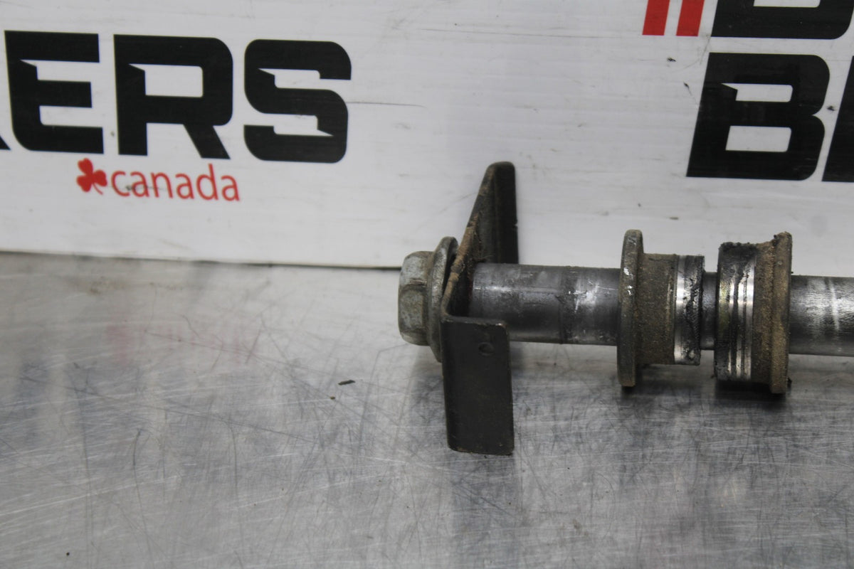 06 KAWASAKI Z750 REAR AXLE BACK WHEEL RIM PIVOT BOLT AXEL BB837