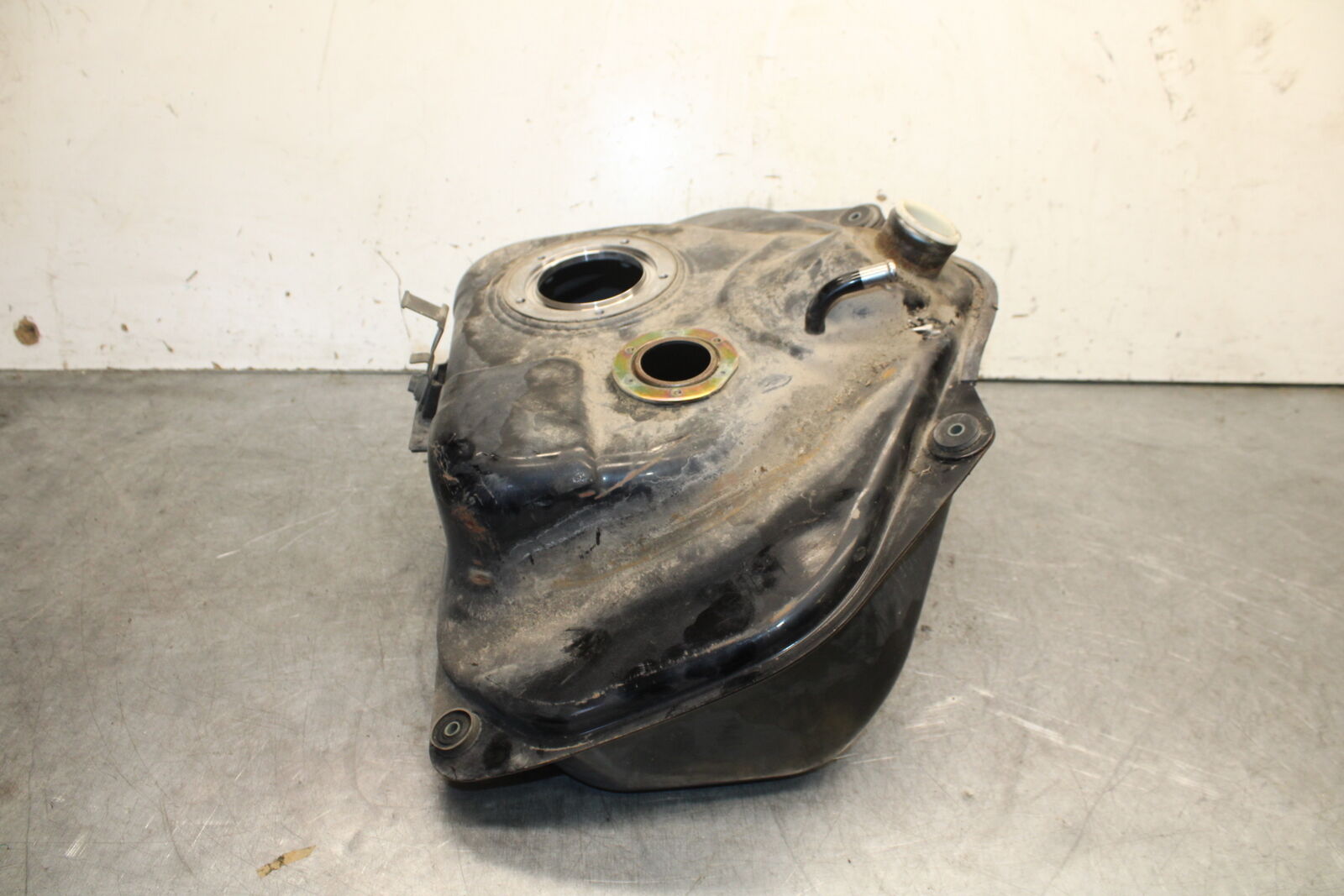 05-09 SUZUKI BOULEVARD C90 GAS TANK FUEL PETROL RESERVOIR BB692