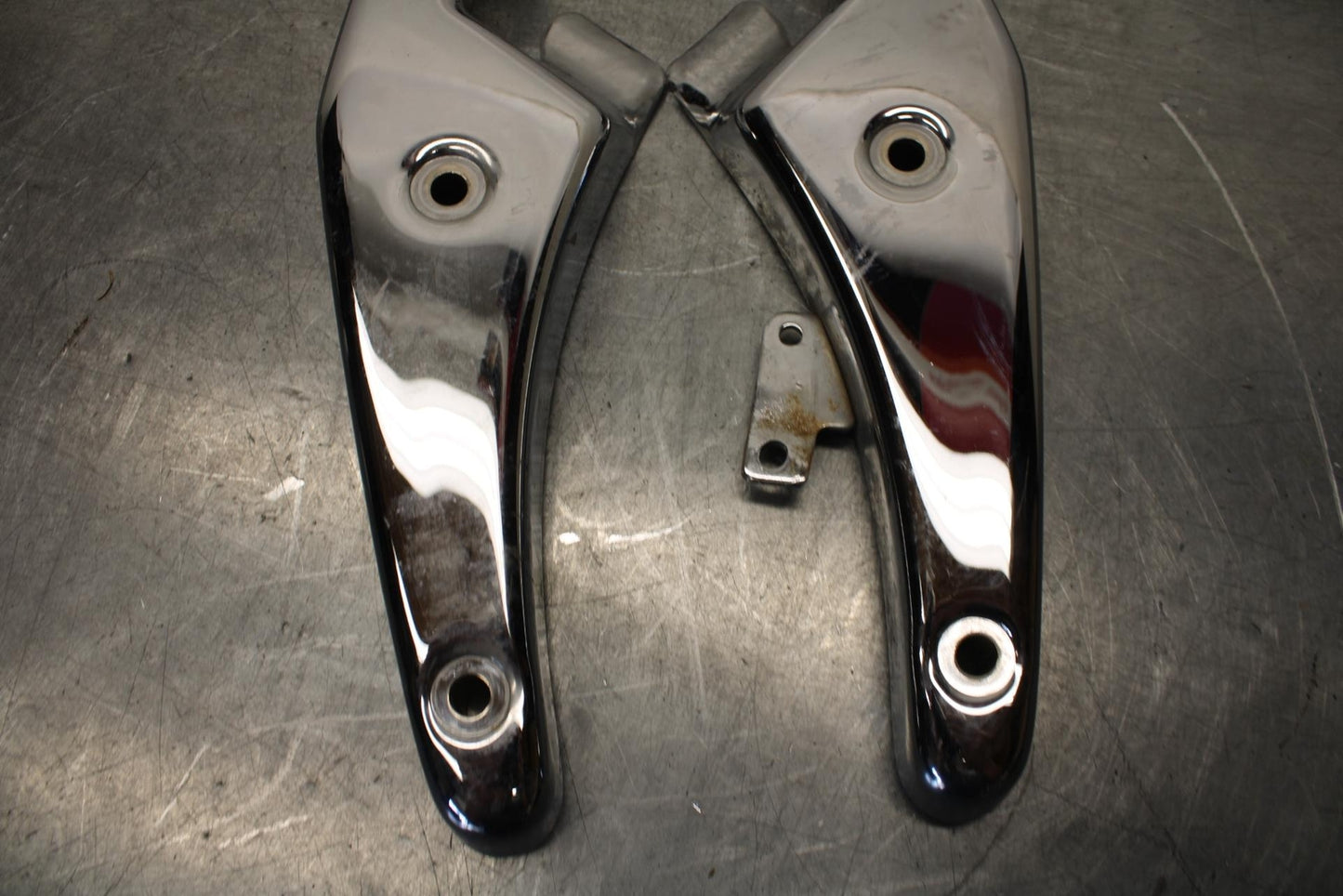 01-02 HONDA SHADOW SPIRIT 750 SUBFRAME FENDER SUPPORT FRAME COVER BB632