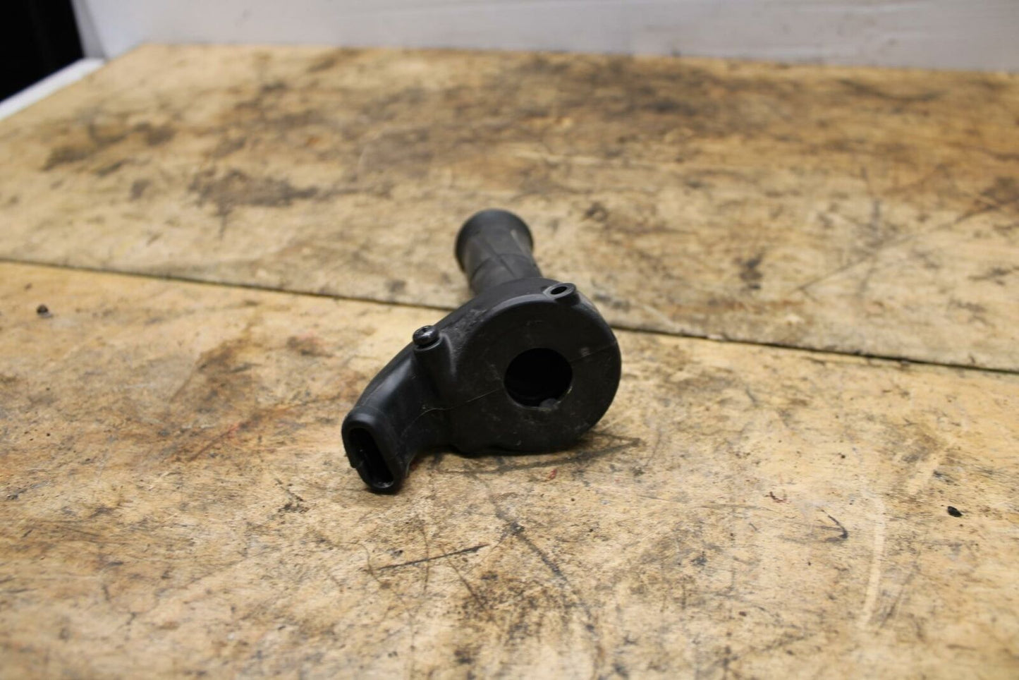 13-18 KAWASAKI NINJA ZX6R THROTTLE CABLE LINE HOUSING GUIDE BB342