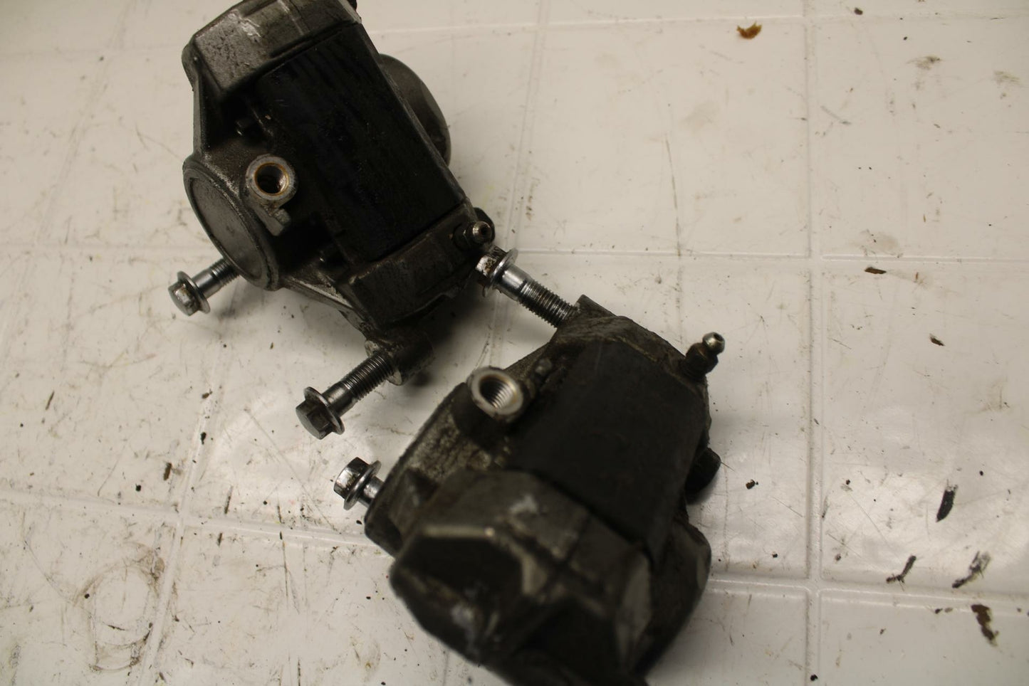 86-89 YAMAHA FJ1200 RIGHT LEFT FRONT BRAKE CALIPER SET PAIR CALIPERS BB11