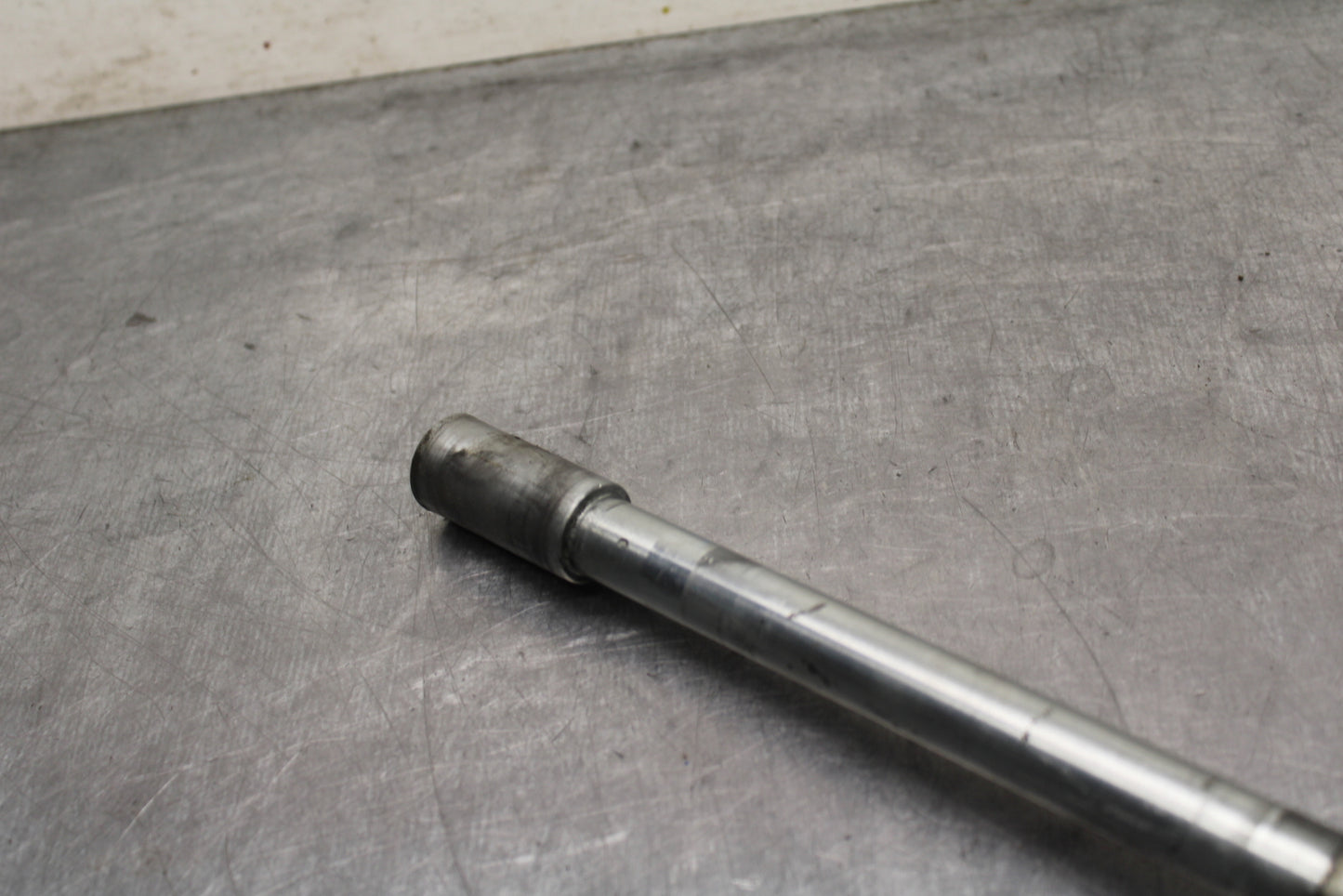04 SUZUKI INTRUDER 800 FRONT WHEEL RIM AXLE PIVOT BOLT BB758