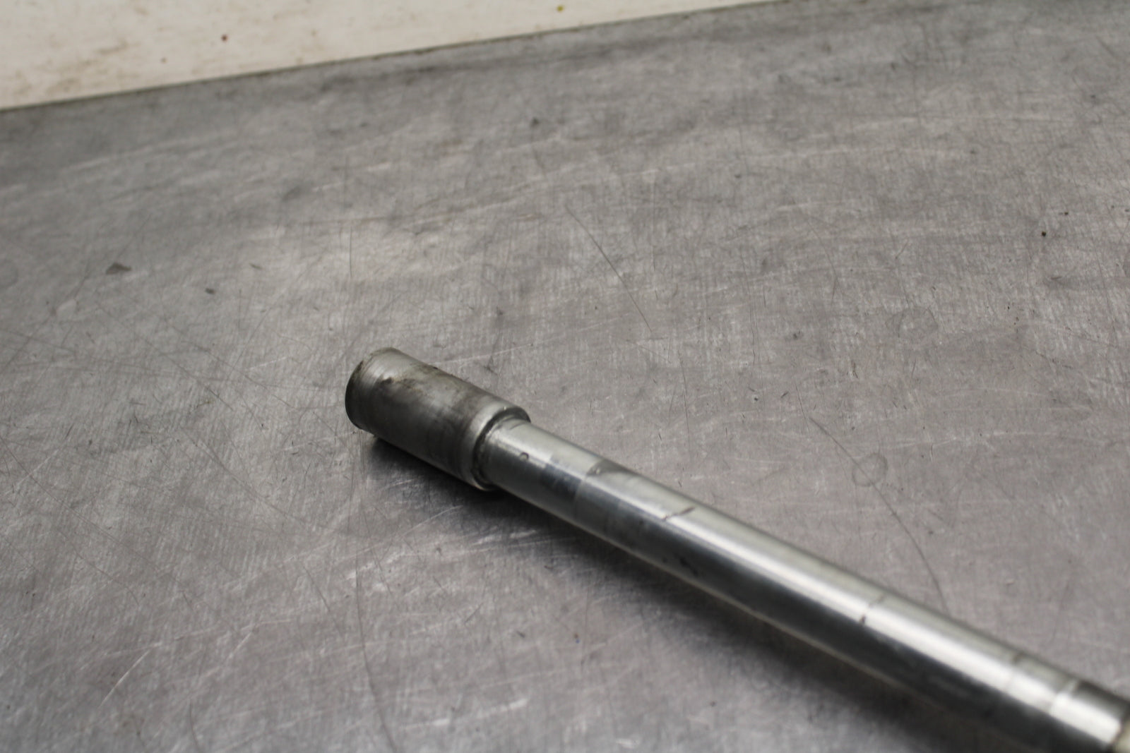 04 SUZUKI INTRUDER 800 FRONT WHEEL RIM AXLE PIVOT BOLT BB758