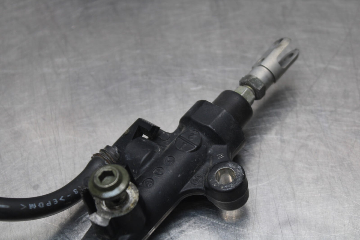 05 YAMAHA YZF R6 REAR BACK BRAKE MASTER CYLINDER W RESERVOIR BB814