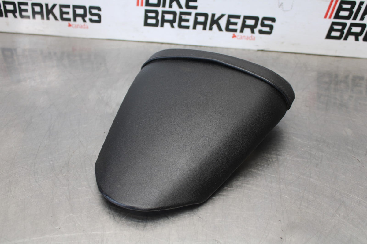 13-18 KAWASAKI NINJA ZX6R REAR BACK PASSENGER TANDEM SEAT PAD SADDLE BB908