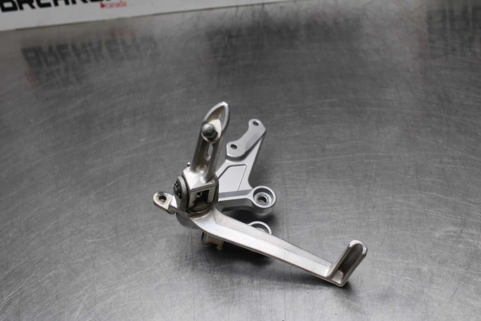 07 SUZUKI GSXR1000 RIGHT REARSET REAR SET DRIVER FOOT PEG REST STOP BB770