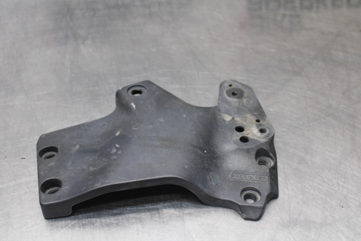 09 KAWASAKI CONCOURS 14 ZG1400B ENGINE SPROCKET COVER BB875
