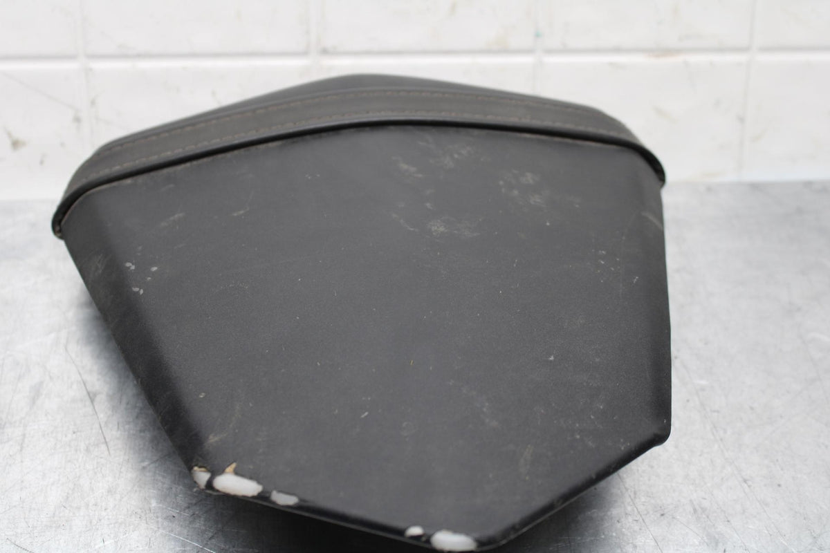 2007 Yamaha YZF R6 REAR BACK PASSENGER TANDEM SEAT PAD SADDLE PILLION BB590