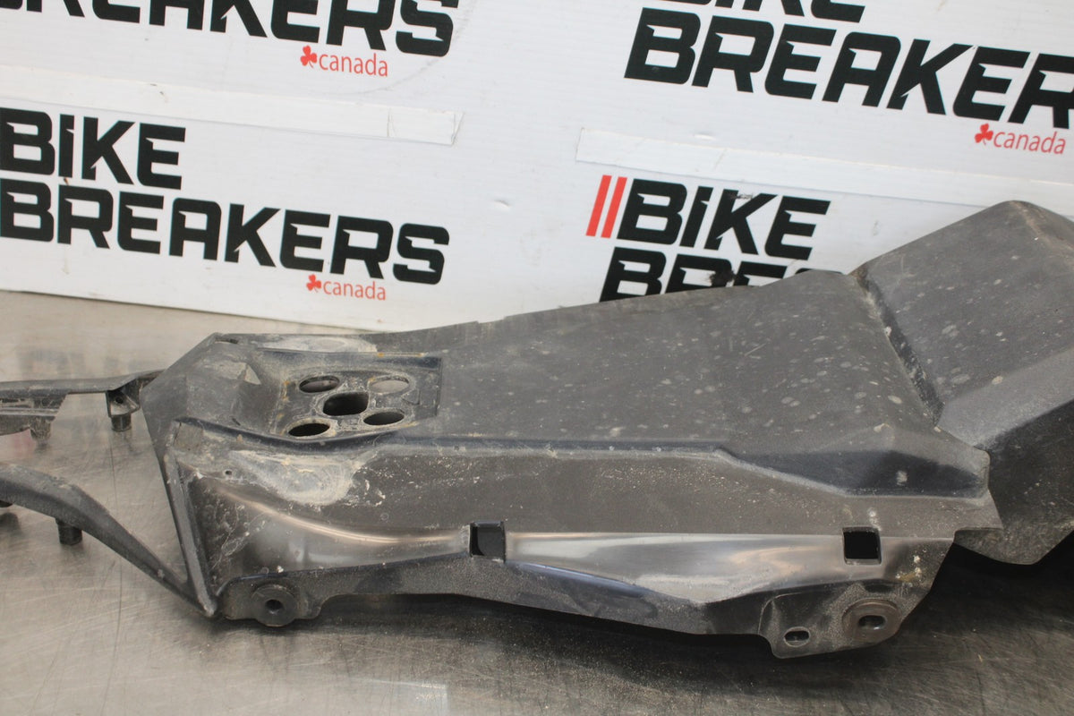 23-26 KAWASAKI NINJA ZX4RR REAR BACK TAIL UNDERTAIL BATTERY TRAY PLASTIC BB898