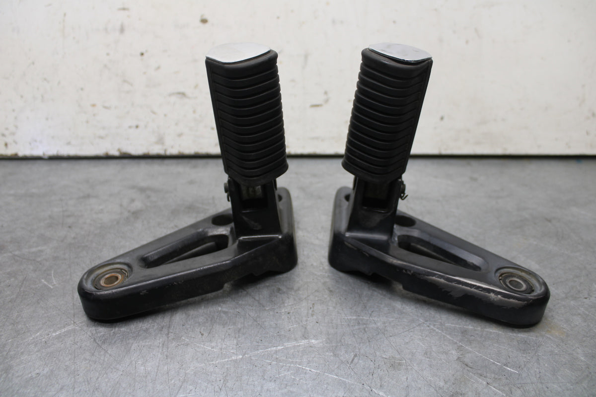 85-86 SUZUKI MADURA 1200 REAR PASSENGER FOOT STEP PEG  BB691