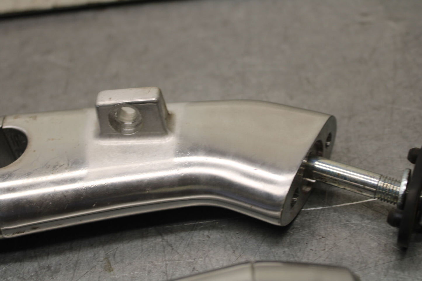 05-06 SUZUKI BOULEVARD M50 HANDLEBAR RISERS BB671