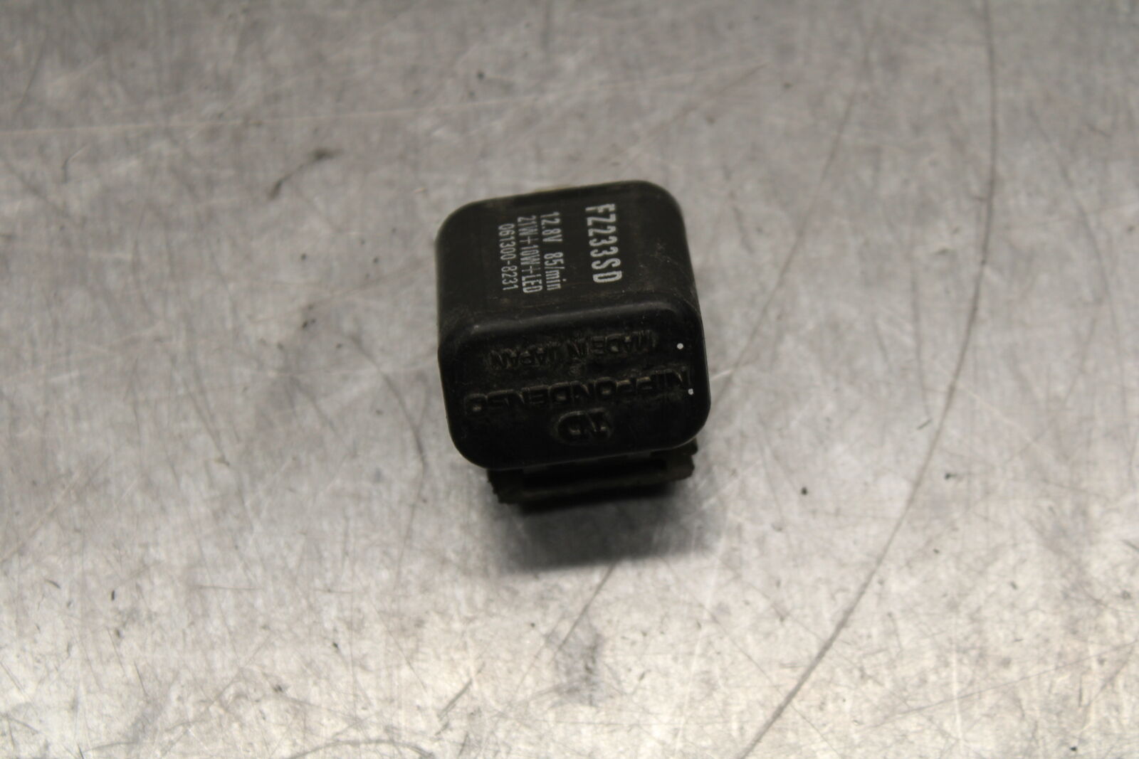 12-13 KAWASAKI Z1000 TURN SIGNAL BLINKER RELAY FLASHER SWITCH BB743