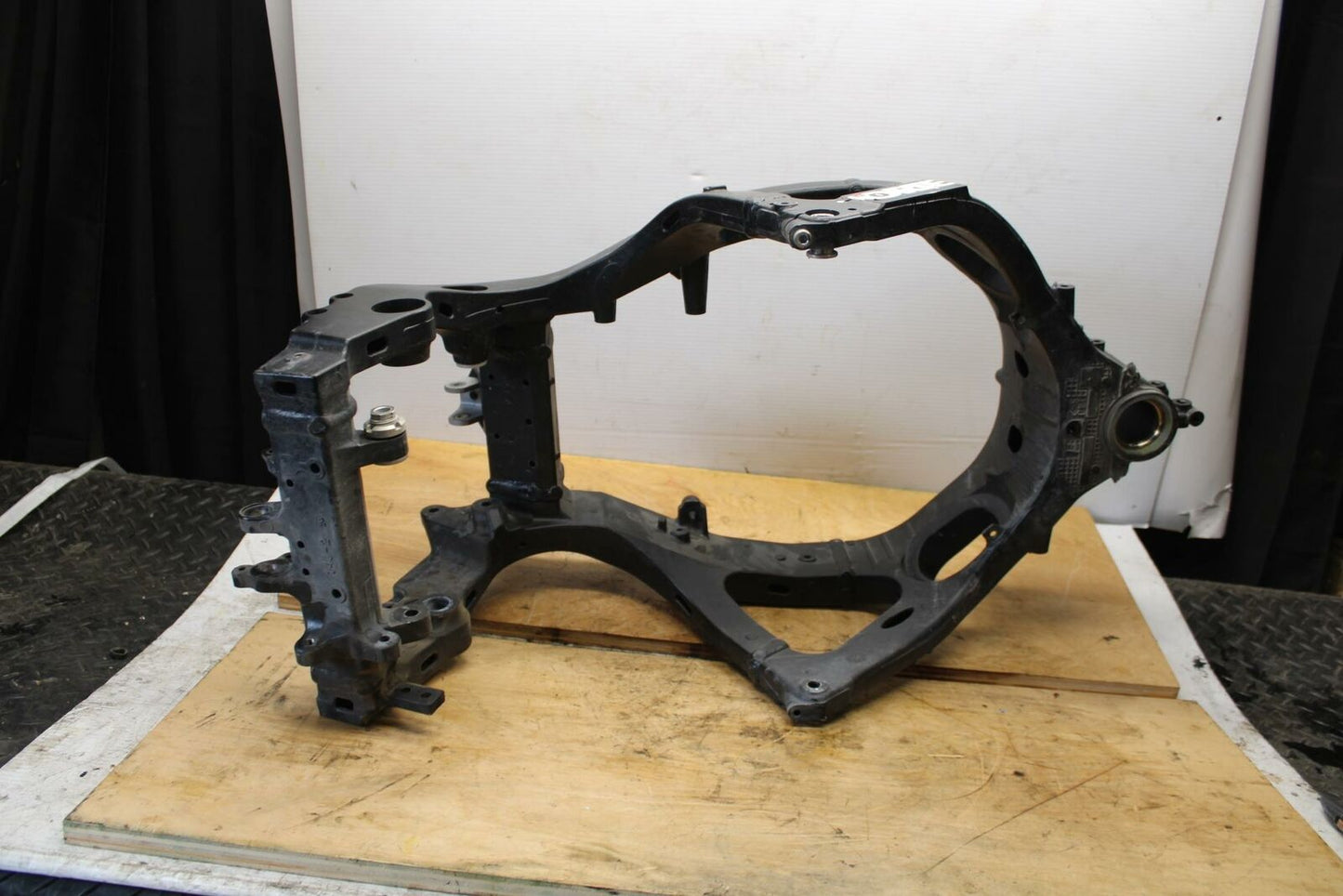 11-13 SUZUKI GSXR600 FRAME CHASSIS BB330