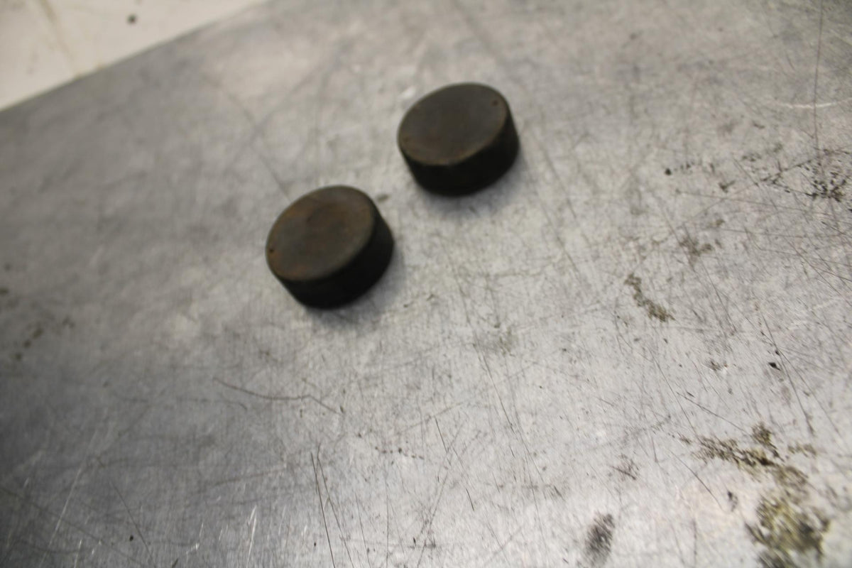 75 SUZUKI GT 550 GAS TANK FUEL MOUNTING RUBBER  BB72