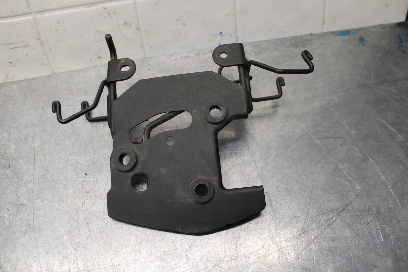 17-20 KAWASAKI Z125 PRO UPPER FAIRING MIRROR GAUGES STAY BRACKET BB74