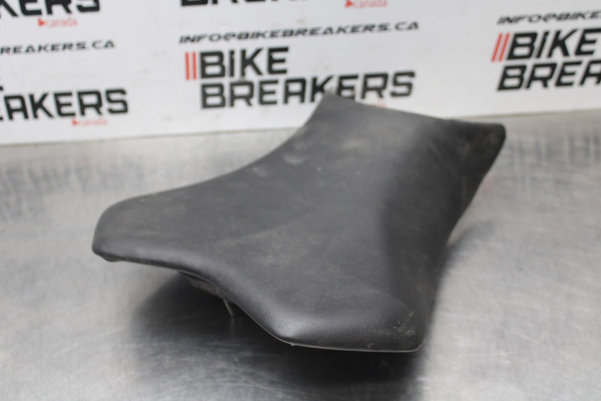 24 KAWASAKI NINJA 500 ABS FRONT DRIVERS SEAT PAD SADDLE PILLION BB818