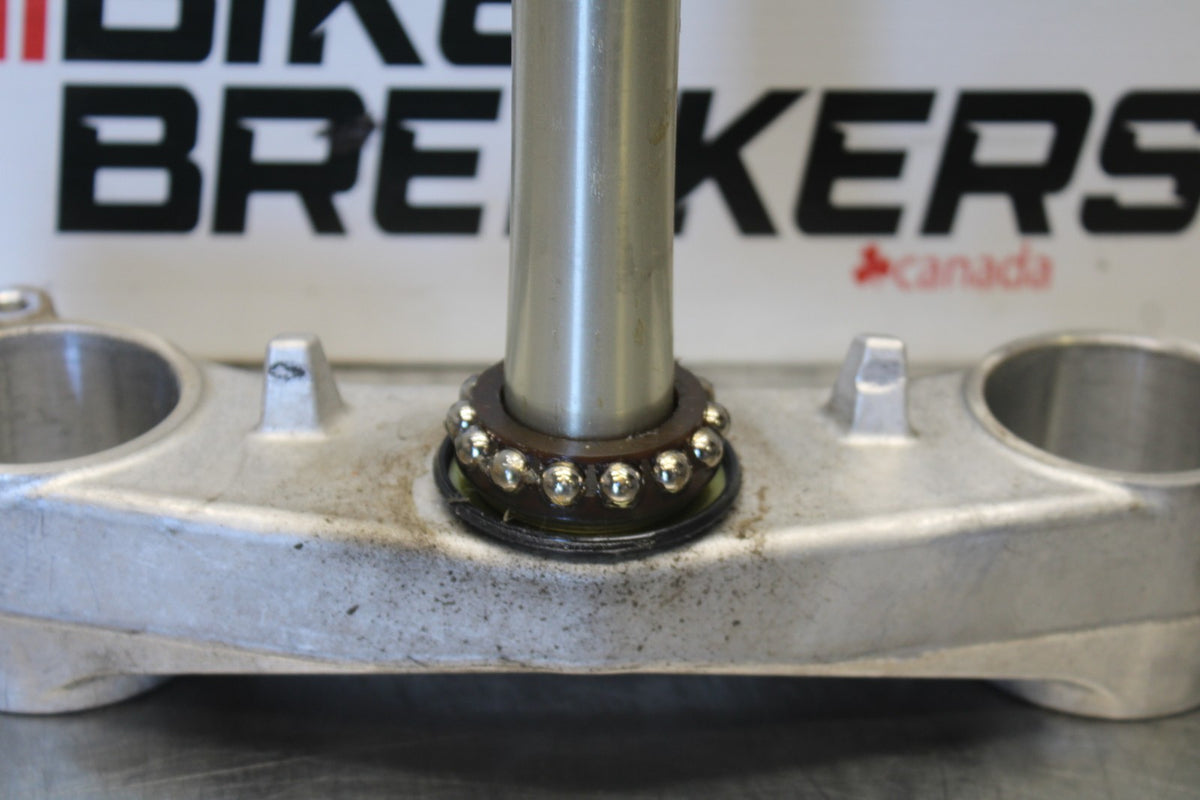 18 SUZUKI GSXR750 FRONT FORKS CLAMP LOWER TRIPLE TREE STEM BB891