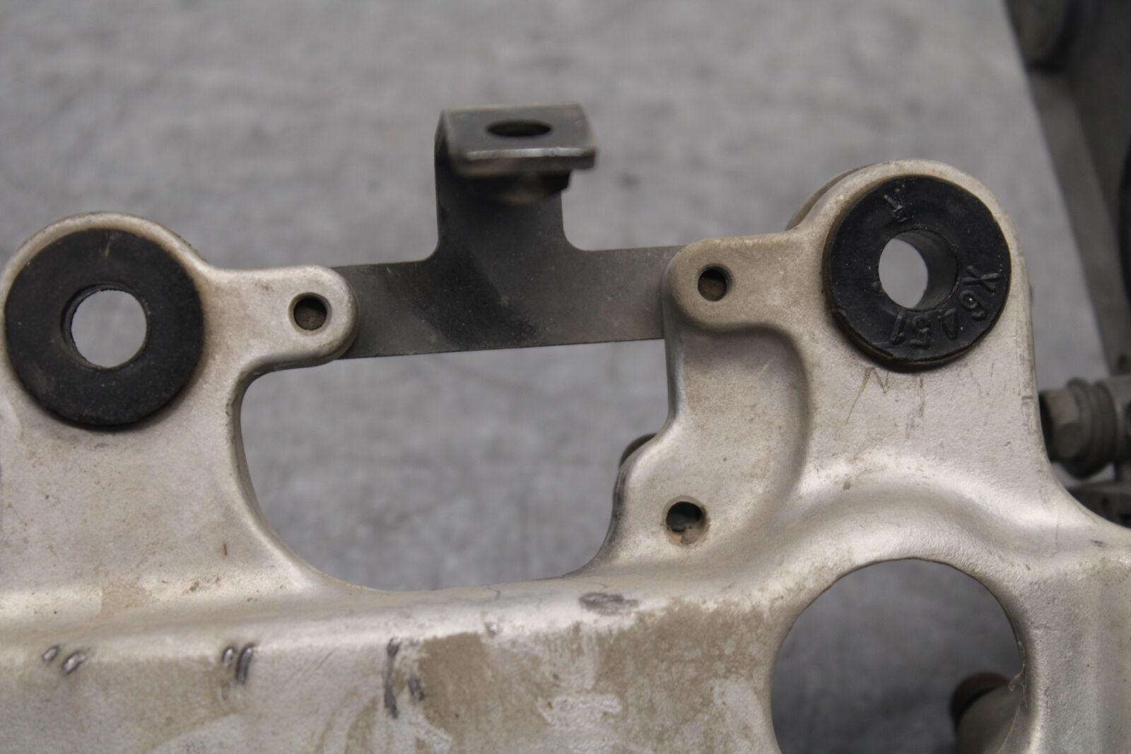 85-86 SUZUKI MADURA 1200 FORKS UPPER TRIPLE TREE CLAMP  BB691