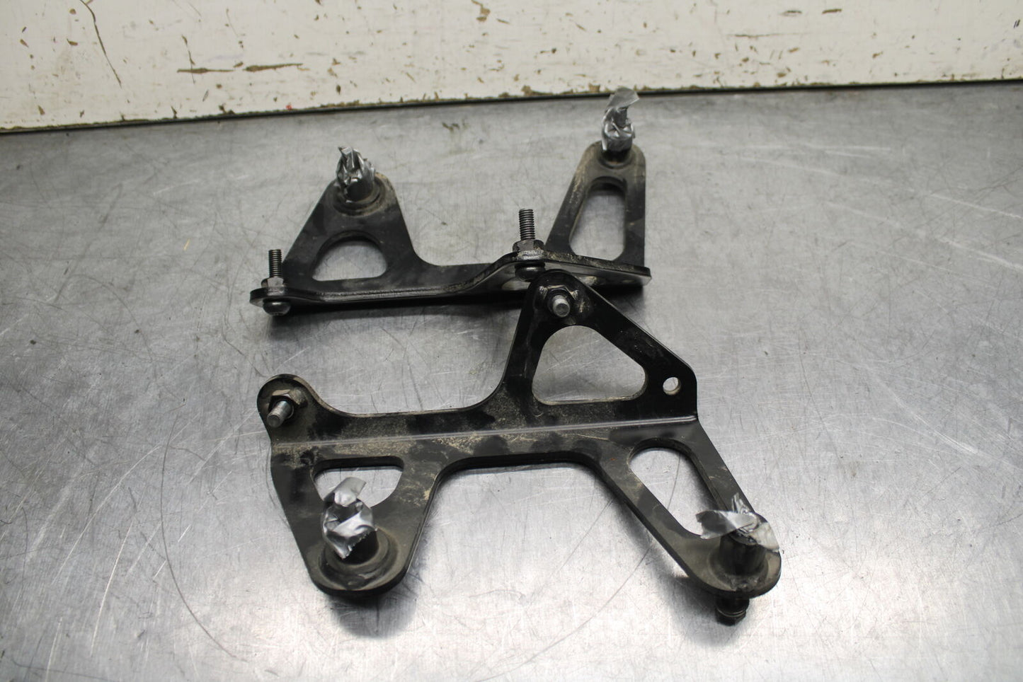 14 HONDA CTX1300A SADDLEBAG CASE MOUNTING BRACKET MOUNT BB732