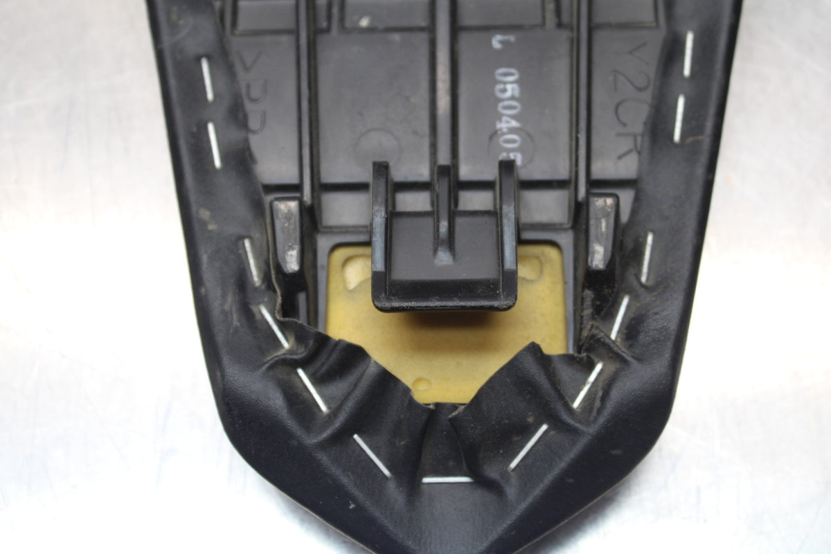 22-25 YAMAHA YZF R7 REAR BACK PASSENGER TANDEM SEAT PAD SADDLE PILLION BB769