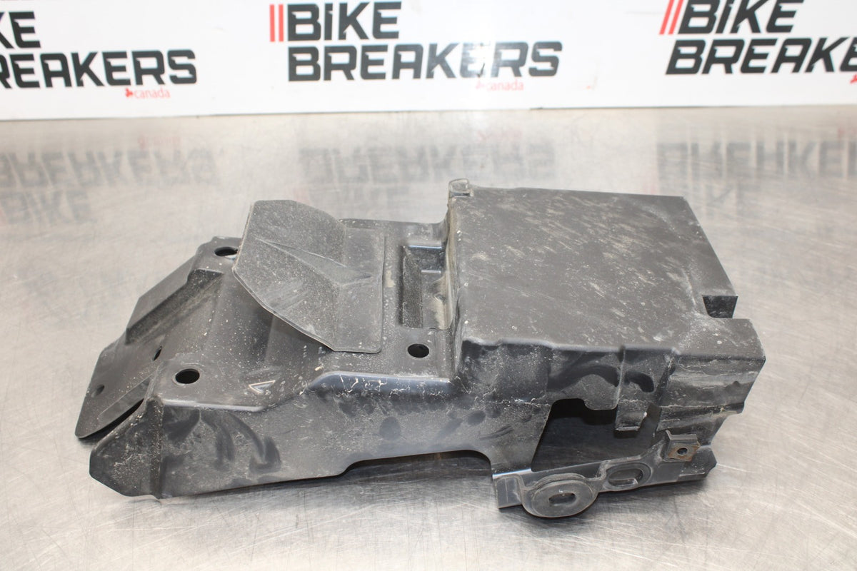 24-25 SUZUKI GSXR1000 REAR BACK TAIL UNDERTAIL BATTERY TRAY PLASTIC BB767