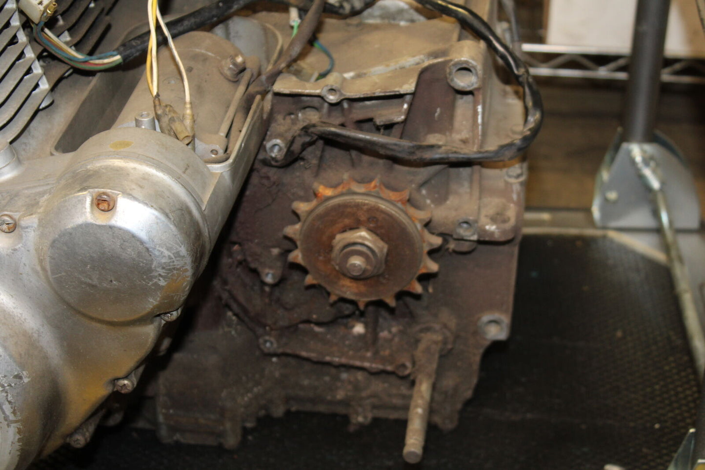 80-83 SUZUKI GS750E ENGINE MOTOR BB234