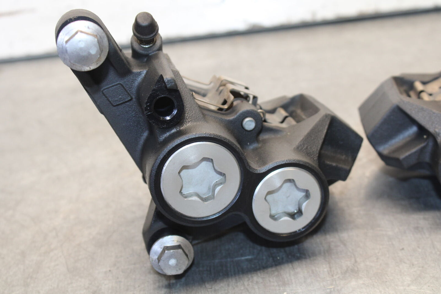 18-24 YAMAHA MT-07 RIGHT LEFT FRONT BRAKE CALIPER SET PAIR CALIPERS BB662