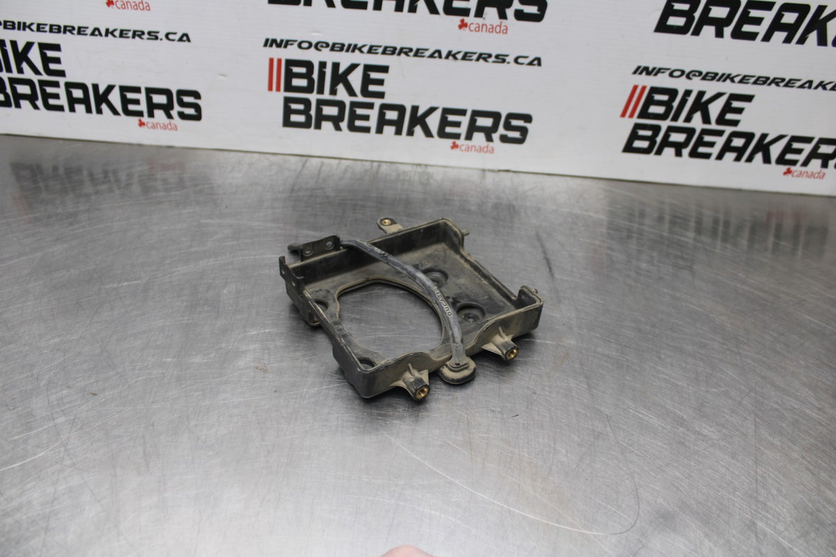 02 DUCATI MONSTER 620 REAR BACK TAIL UNDERTAIL BATTERY TRAY PLASTIC BB851