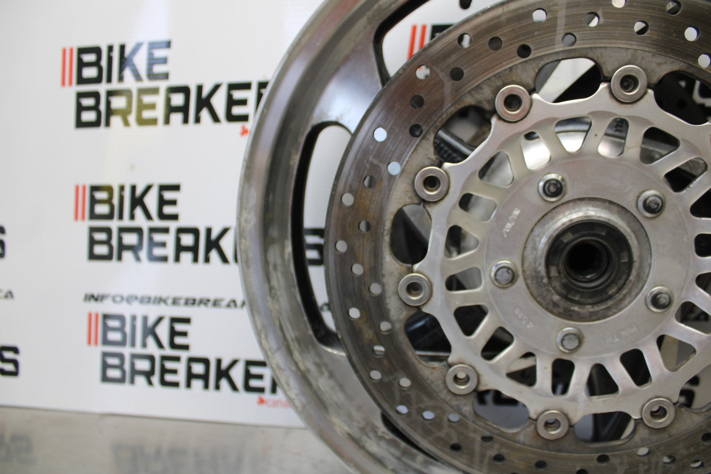 05 TRIUMPH ROCKET III FRONT WHEEL FRONT RIM & ROTORS BB186