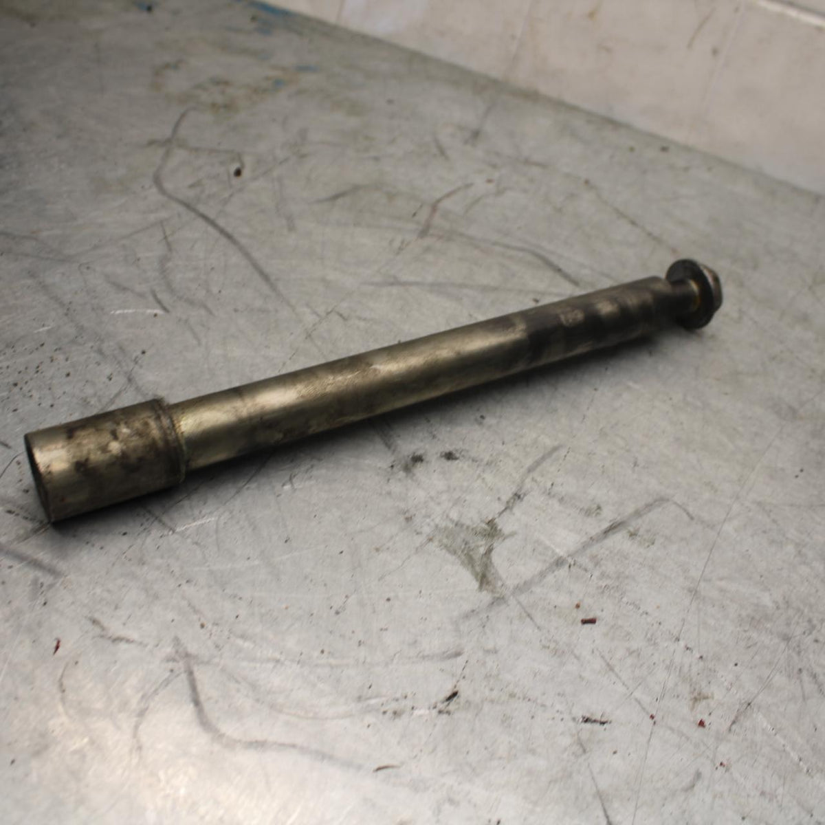 07 YAMAHA YZF R6 2c0 FRONT WHEEL RIM AXLE PIVOT BOLT BB423