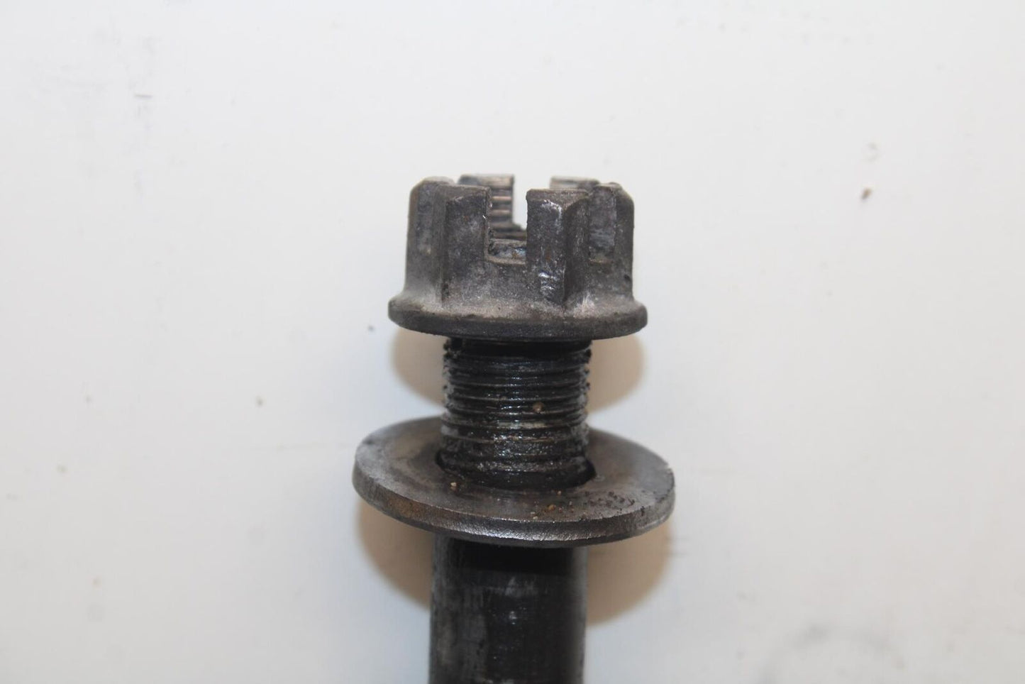 1988 Yamaha FZ600 REAR AXLE WHEEL PIVOT BOLT AXEL 2AX-25381-00-00 BB601
