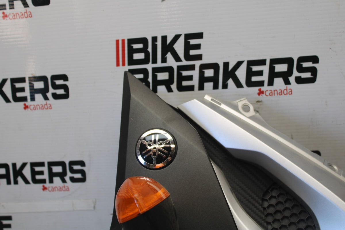 15-17 YAMAHA FJ09 LEFT FRONT UPPER MID SIDE FAIRING COWL PLASTIC BB906