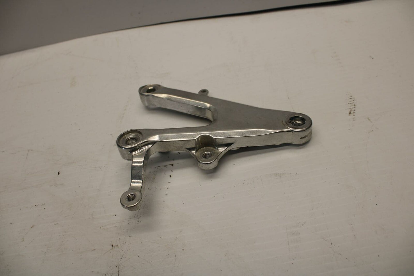 05 YAMAHA YZF R6S RIGHT REARSET REAR SET DRIVER FOOT PEG REST STOP BB169