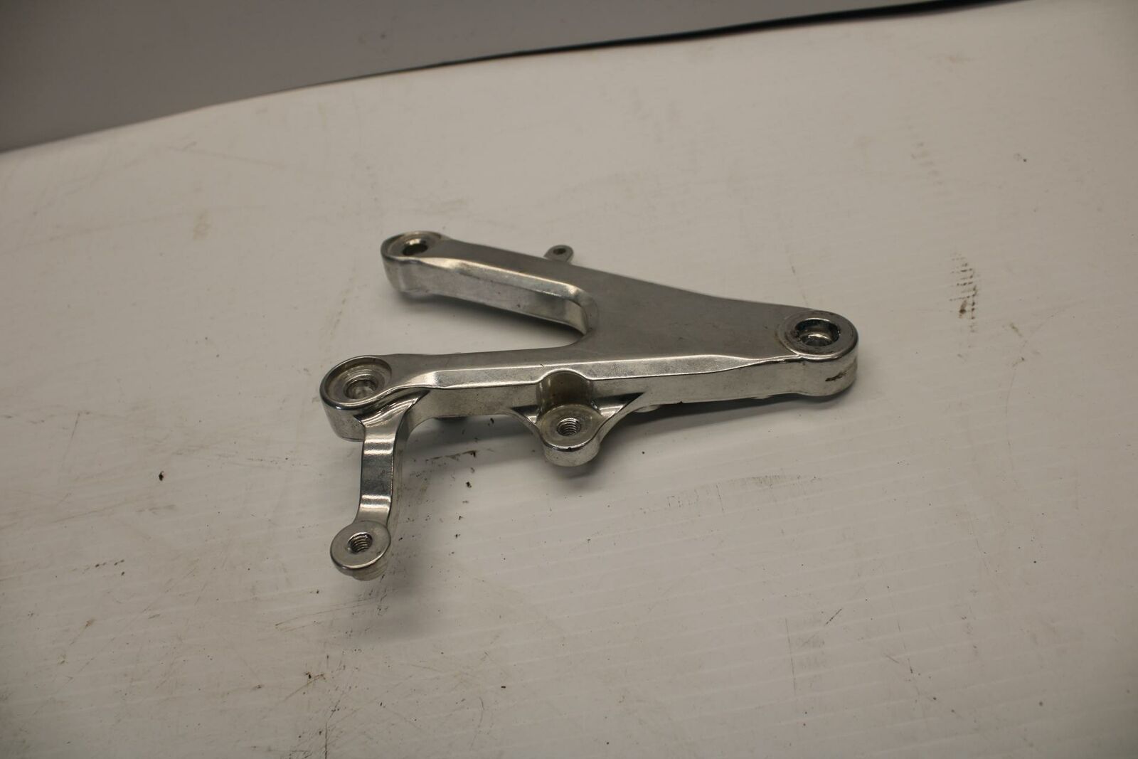 05 YAMAHA YZF R6S RIGHT REARSET REAR SET DRIVER FOOT PEG REST STOP BB169