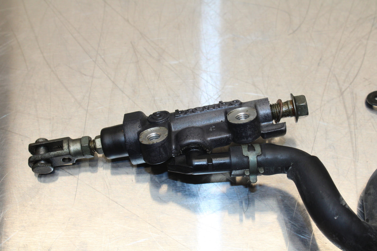 96 YAMAHA YZF750R REAR BACK BRAKE MASTER CYLINDER W RESERVOIR BB137