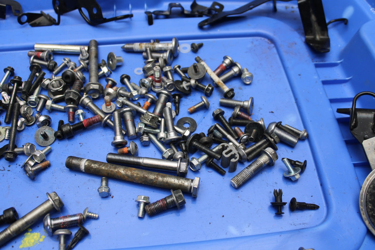 21-23 KAWASAKI NINJA ZX6R MOUNTING BOLTS HARDWARE MOTOR SCREWS BB179