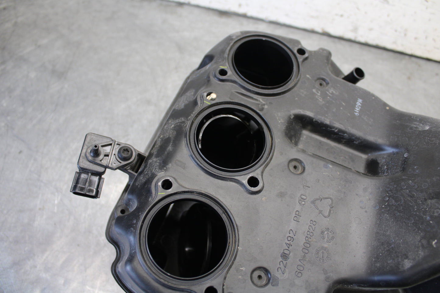 07-08 TRIUMPH DAYTONA 675 AIRBOX AIR INTAKE FILTER BOX BB685