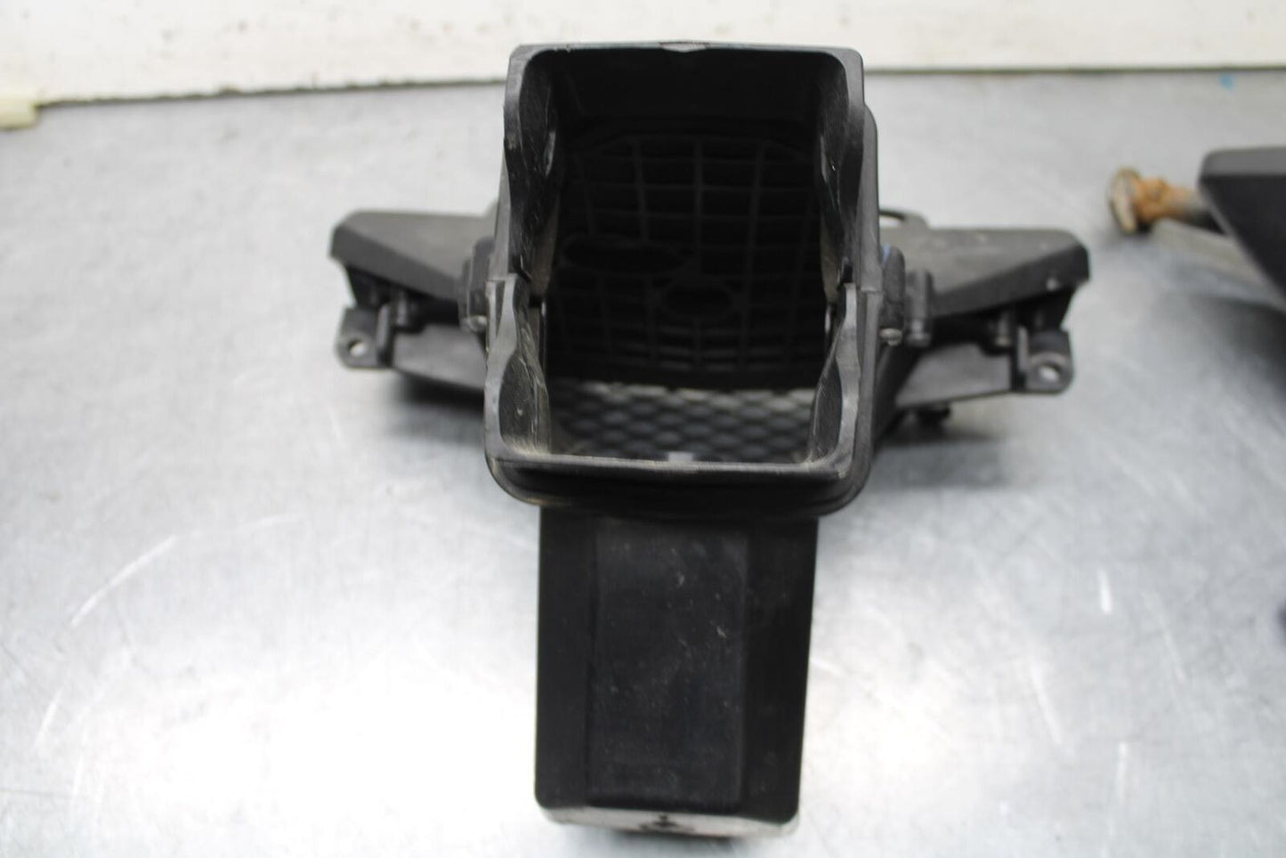 09-12 KAWASAKI NINJA ZX6R RAM AIR INTAKE TUBE DUCT BB640