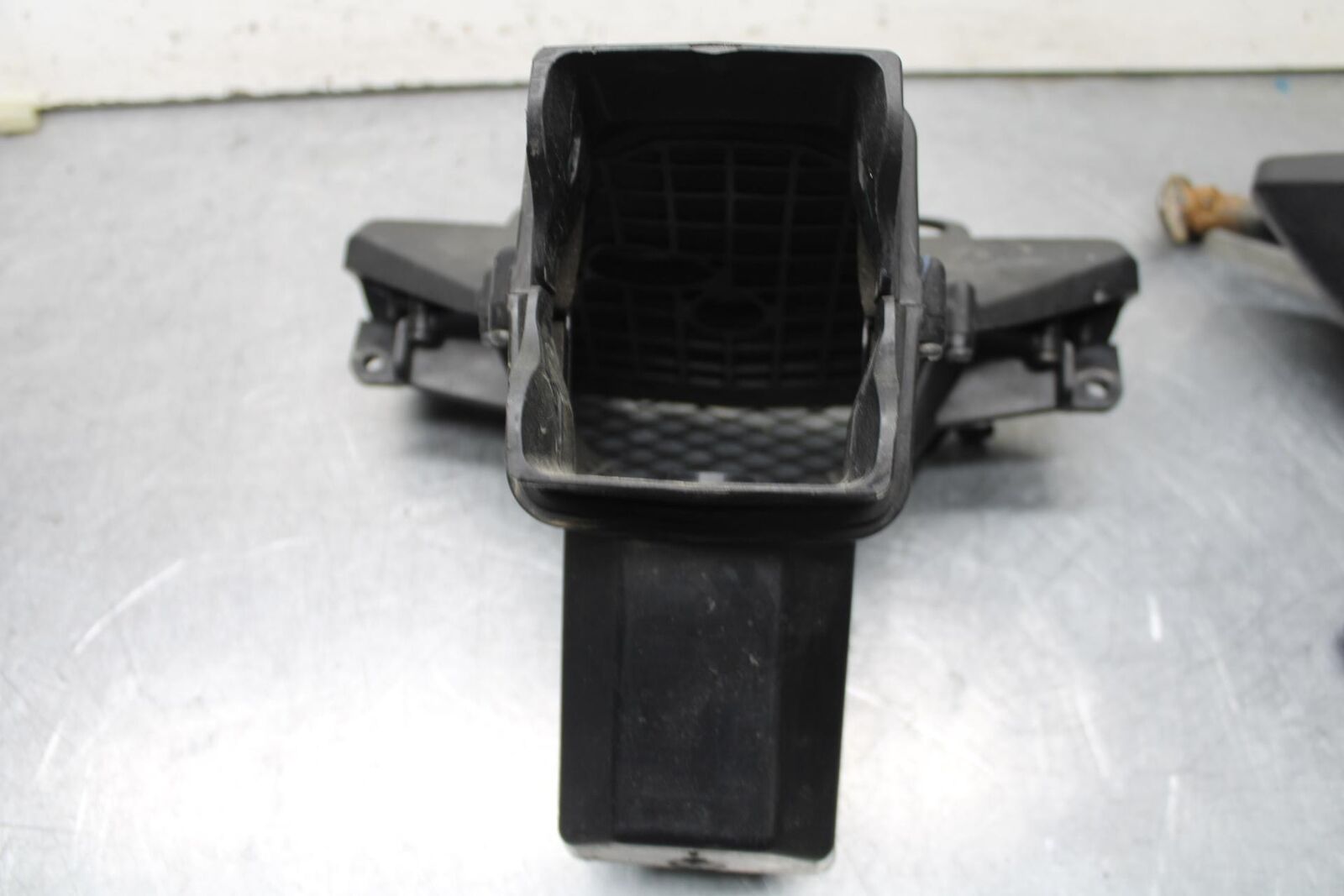 09-12 KAWASAKI NINJA ZX6R RAM AIR INTAKE TUBE DUCT BB640