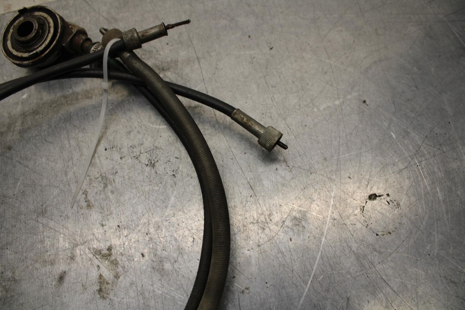 75 SUZUKI GT 550 SPEEDOMETER DRIVE SPEEDO LINE BB72