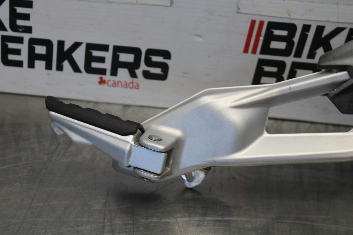 20-23 BMW F900R RIGHT REARSET REAR SET DRIVER FOOT PEG REST STOP BB923